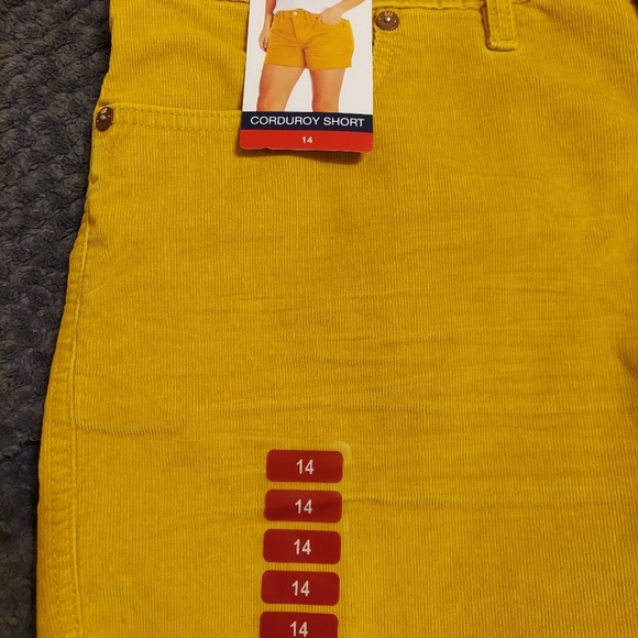 Gap corduroy shorts. New with tags. Yellow size 14 - Picture 5 of 5